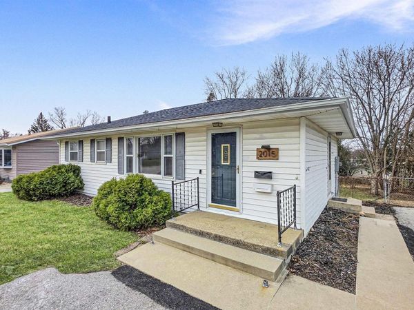 2015 Waterloo Road, Cedar Falls, IA 50613