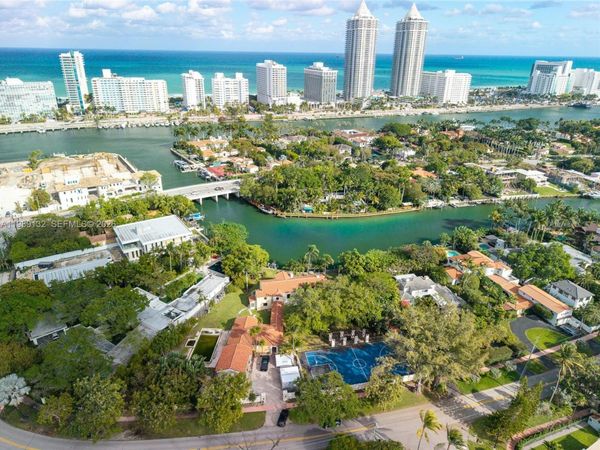 5005 Lakeview Dr , Miami Beach, FL 33140