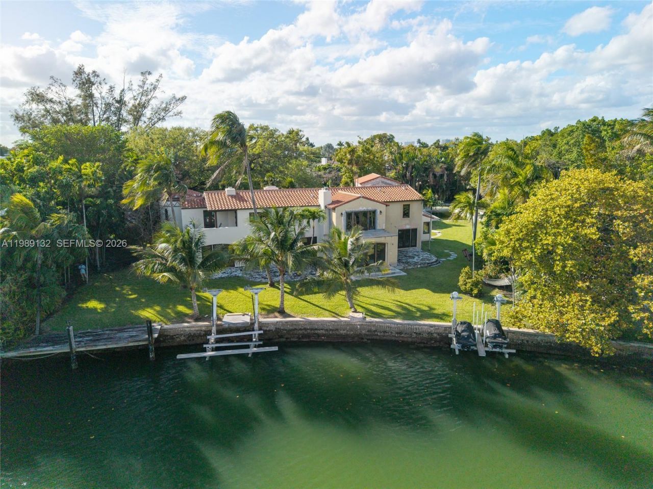 5005 Lakeview Dr , Miami Beach, FL 33140 Photo