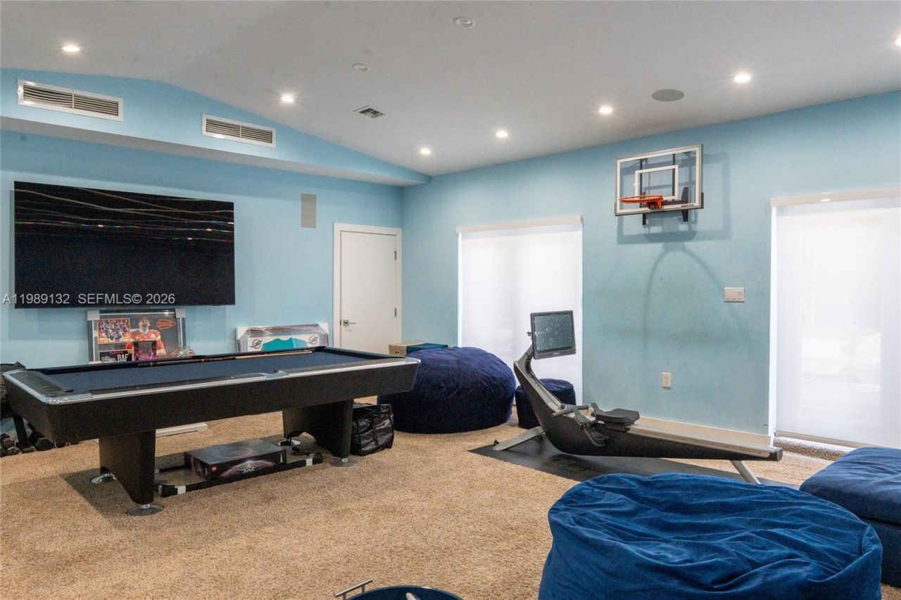 5005 Lakeview Dr , Miami Beach, FL 33140 Photo