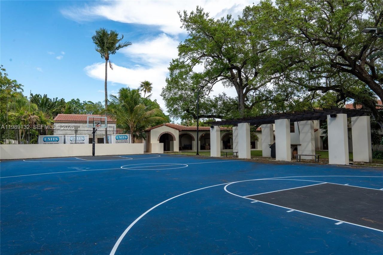 5005 Lakeview Dr , Miami Beach, FL 33140 Photo