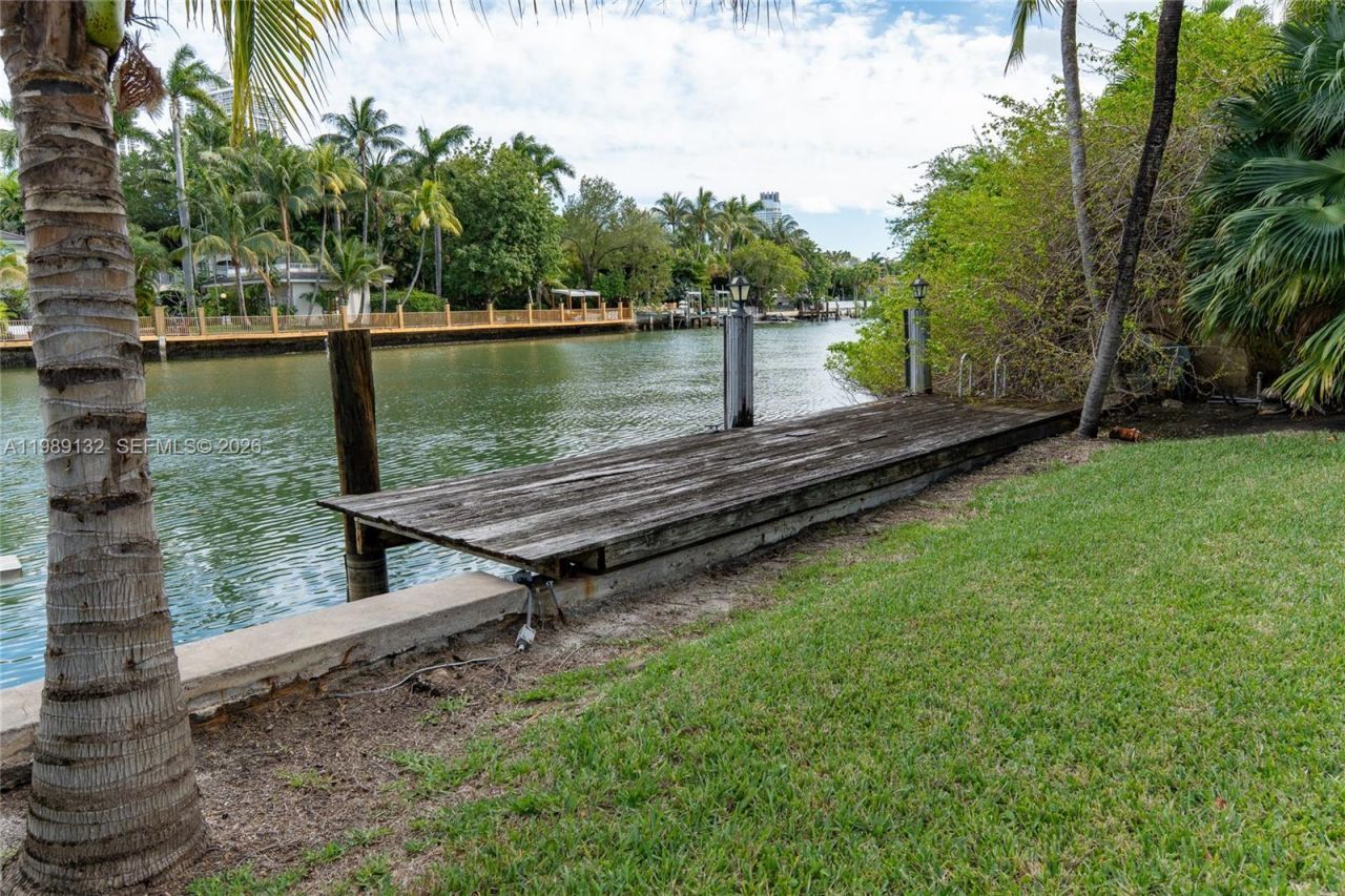 5005 Lakeview Dr , Miami Beach, FL 33140 Photo