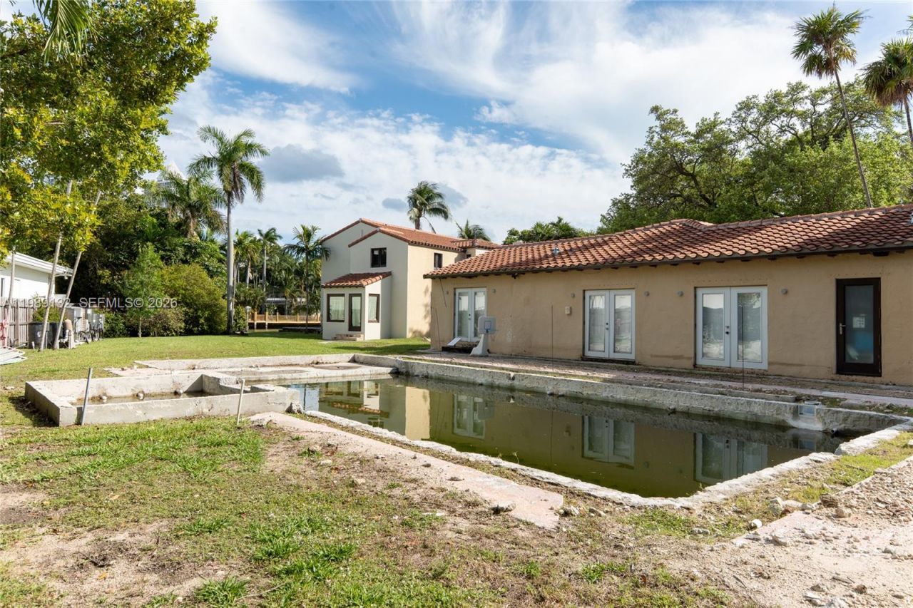 5005 Lakeview Dr , Miami Beach, FL 33140 Photo