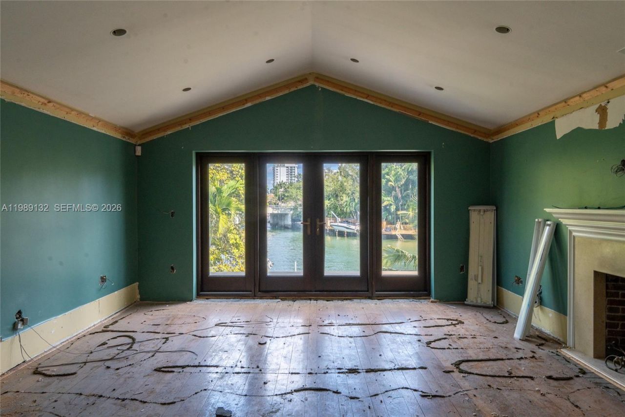 5005 Lakeview Dr , Miami Beach, FL 33140 Photo