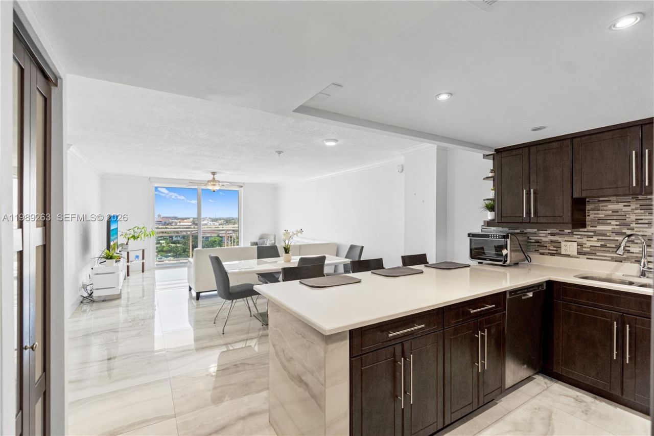 437 Golden Isles Dr , Unit 11J, Hallandale Beach, FL 33009 Photo