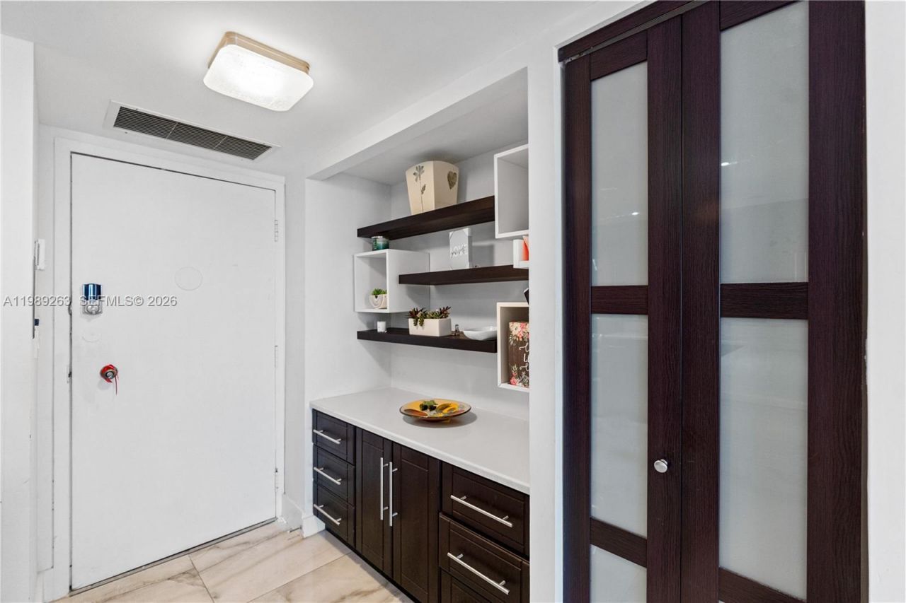 437 Golden Isles Dr , Unit 11J, Hallandale Beach, FL 33009 Photo