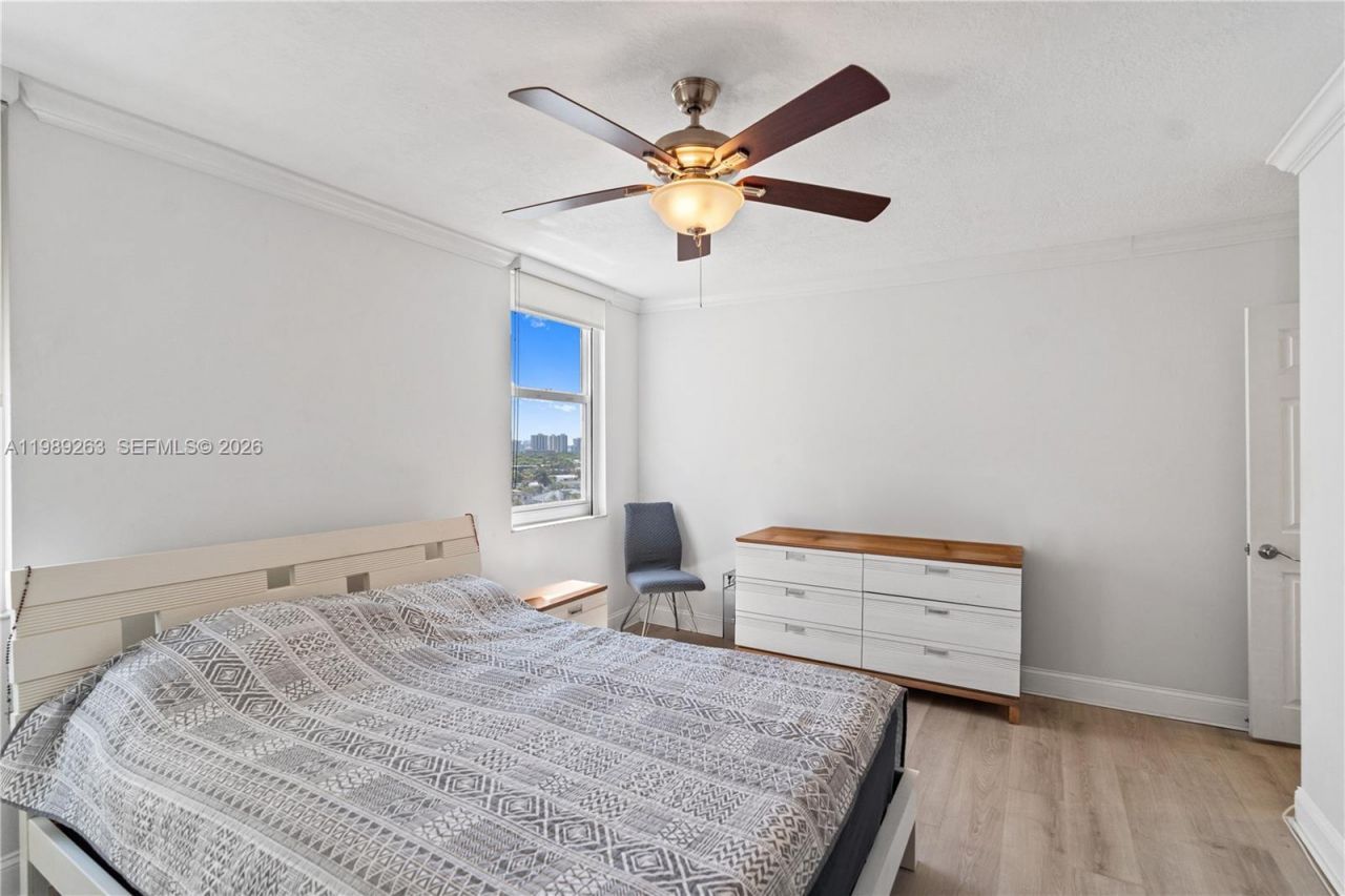 437 Golden Isles Dr , Unit 11J, Hallandale Beach, FL 33009 Photo