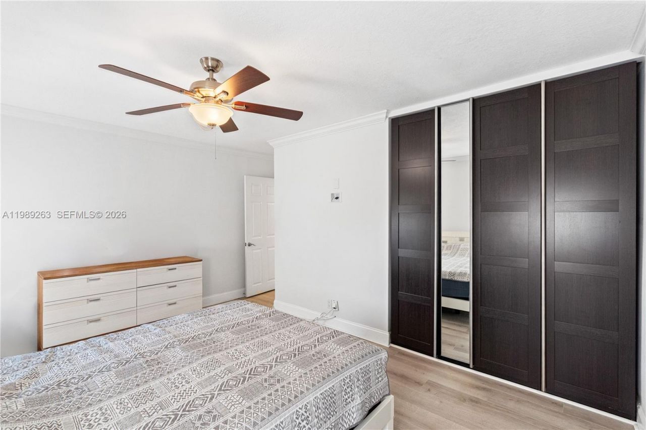 437 Golden Isles Dr , Unit 11J, Hallandale Beach, FL 33009 Photo