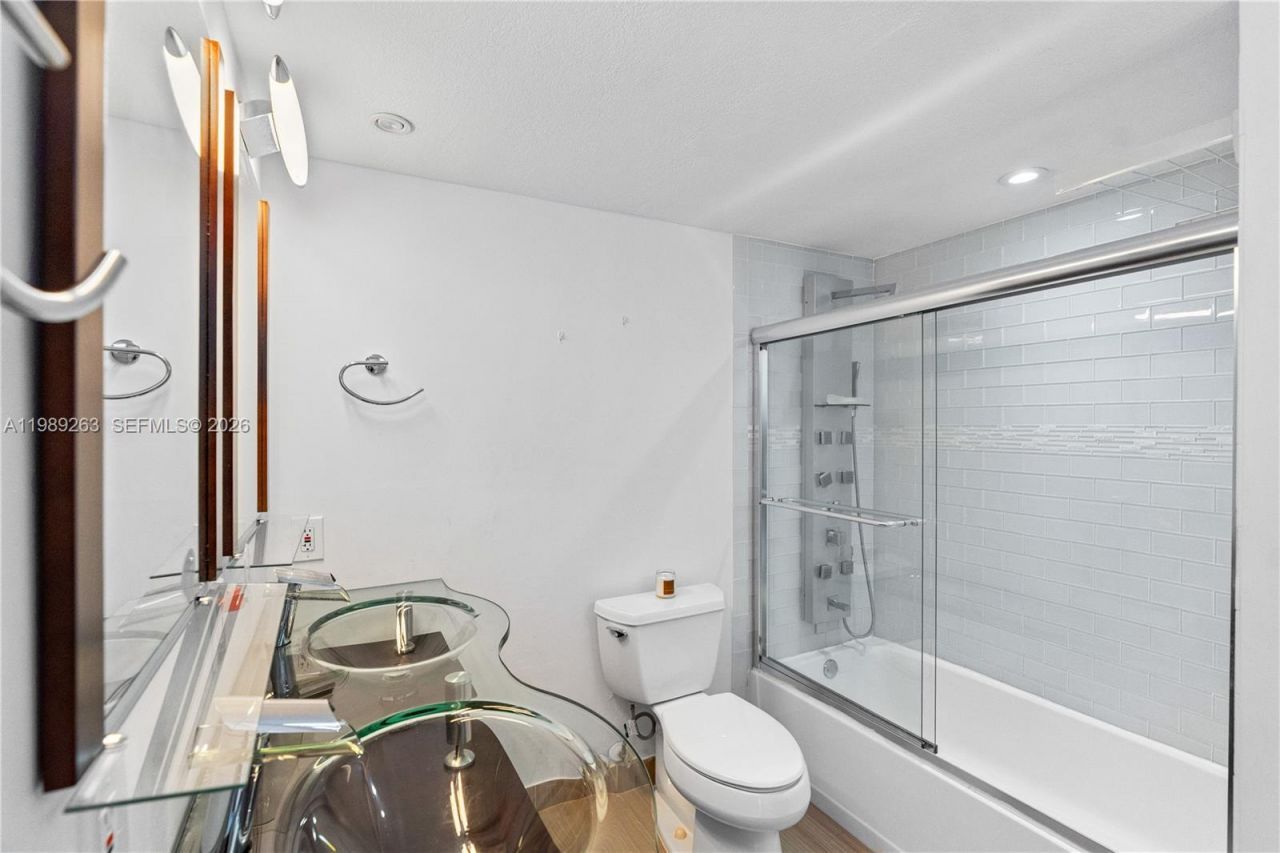 437 Golden Isles Dr , Unit 11J, Hallandale Beach, FL 33009 Photo