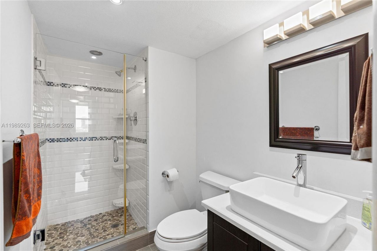 437 Golden Isles Dr , Unit 11J, Hallandale Beach, FL 33009 Photo