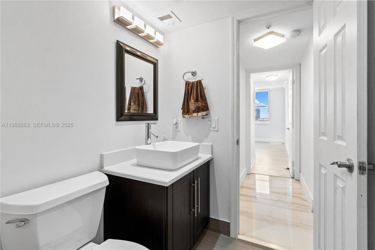 437 Golden Isles Dr , Unit 11J, Hallandale Beach, FL 33009 Photo