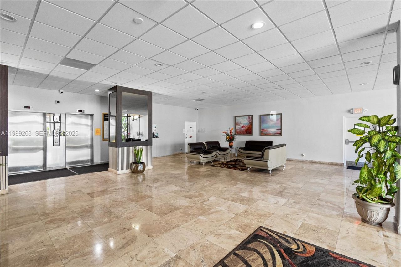 437 Golden Isles Dr , Unit 11J, Hallandale Beach, FL 33009 Photo