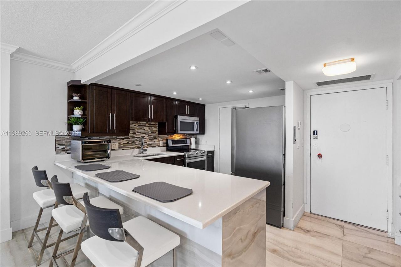 437 Golden Isles Dr , Unit 11J, Hallandale Beach, FL 33009 Photo