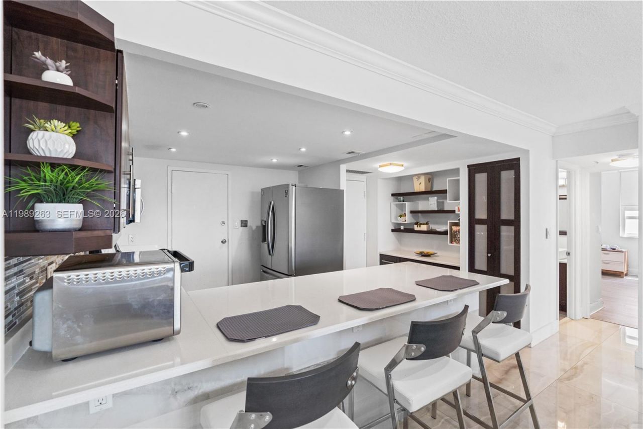 437 Golden Isles Dr , Unit 11J, Hallandale Beach, FL 33009 Photo