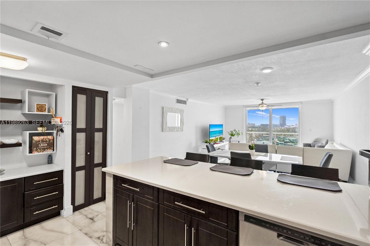 437 Golden Isles Dr , Unit 11J, Hallandale Beach, FL 33009 Photo