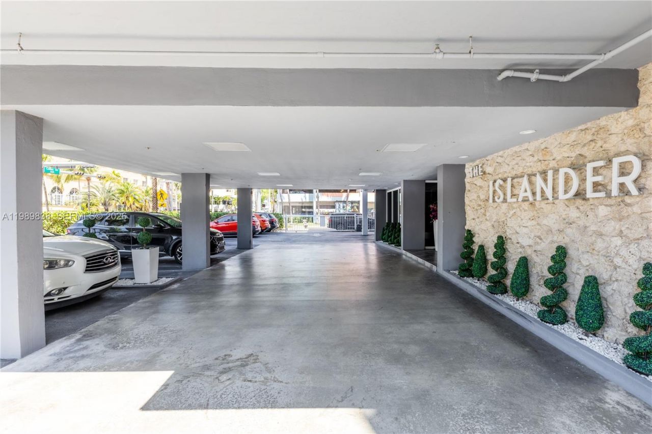 1255 Collins Ave , Unit 901, Miami Beach, FL 33139 Photo