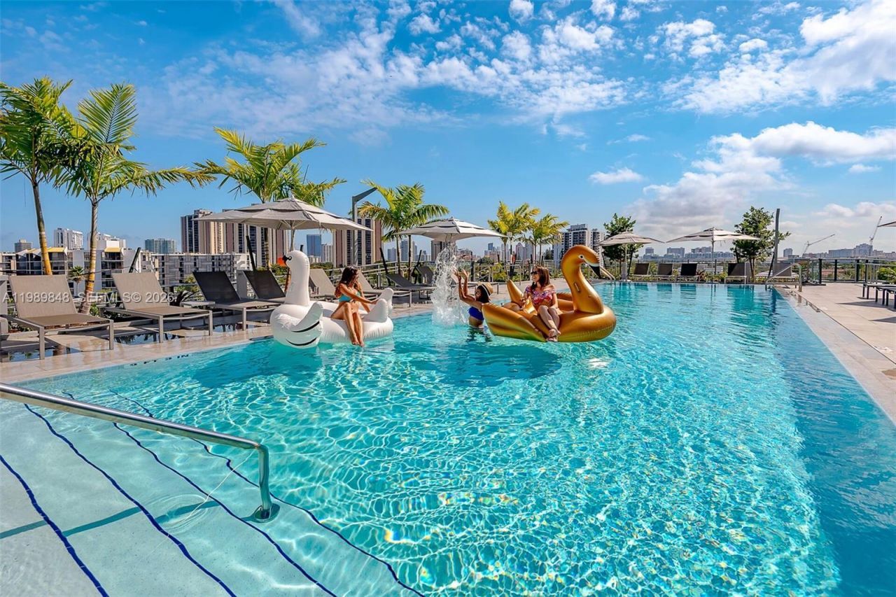 2960 NE 207th St , Unit 704, Aventura, FL 33180 Photo