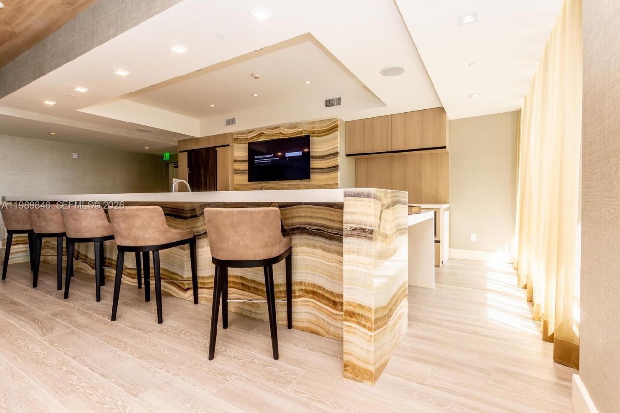 2960 NE 207th St , Unit 704, Aventura, FL 33180 Photo