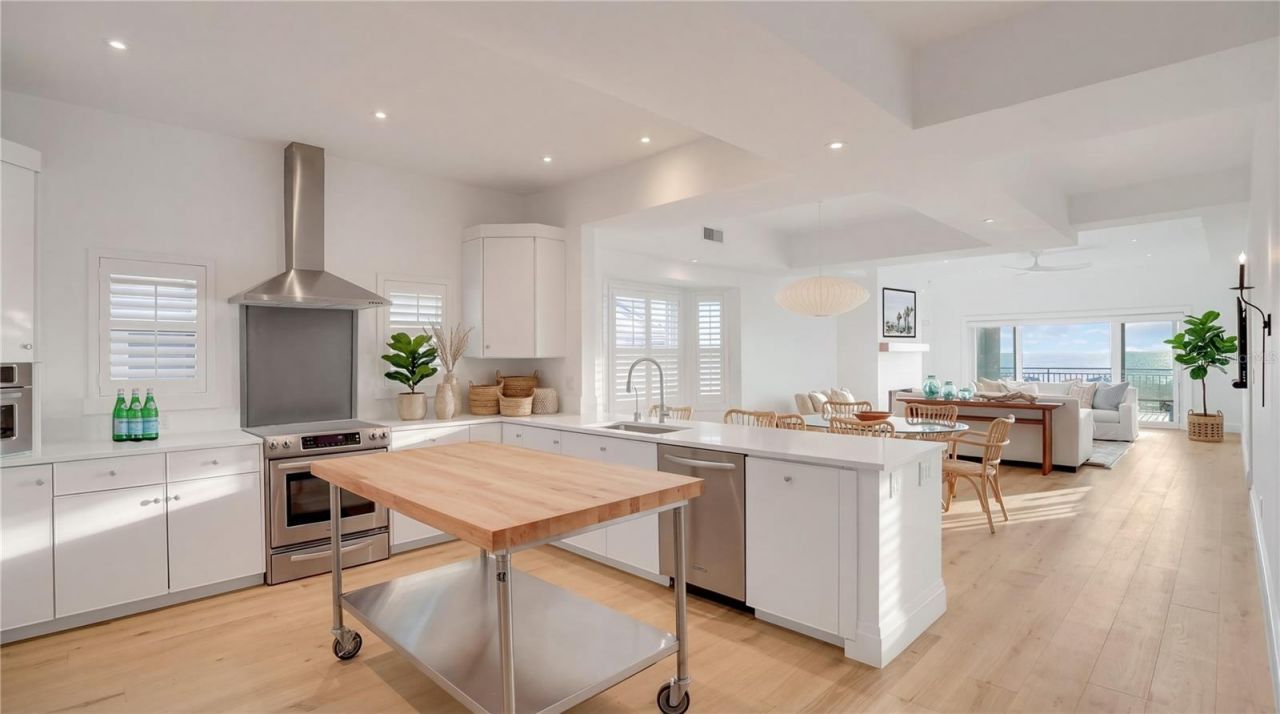 3110 1st Street W, Unit 101, Saint Pete Beach, FL 33706 Photo