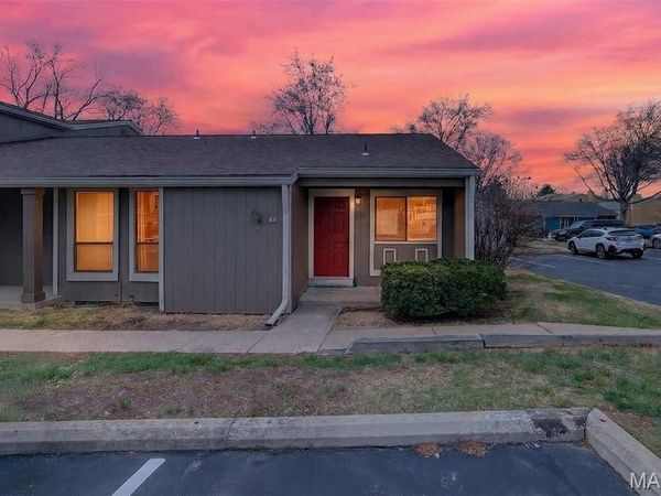 54 Breezy Knoll Lane, Lake St Louis, MO 63367