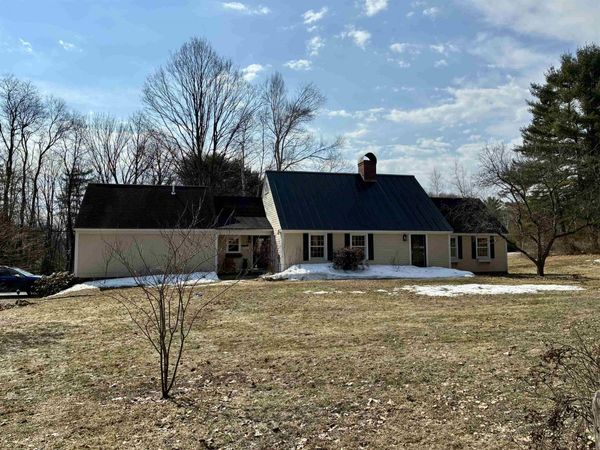 710 Meadowland Farms Road, Hartford, VT 05059