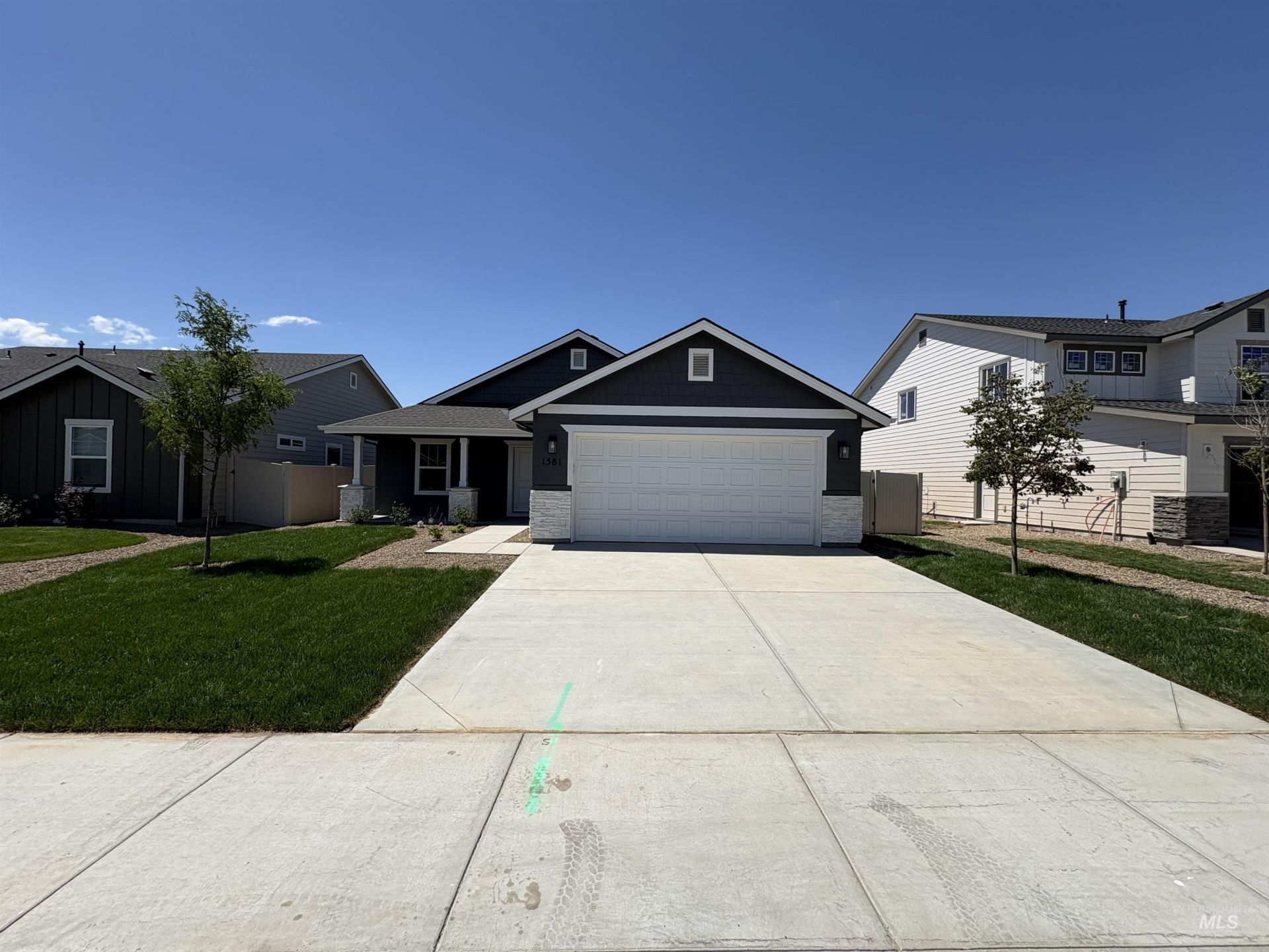 1581 SW Silverstone Ave, Mountain Home, ID 83647 Main Photo