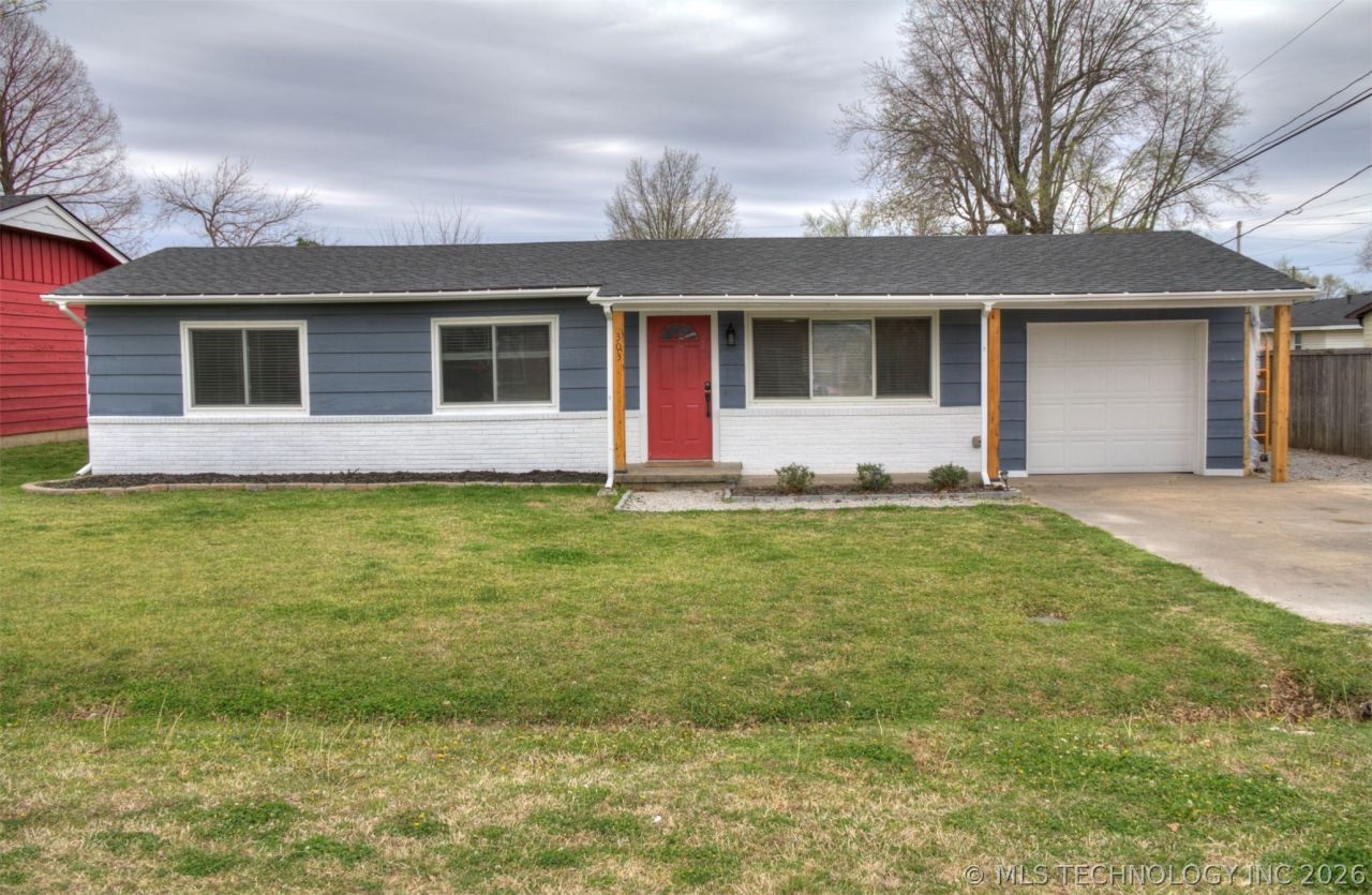 303 E Fry Place, Claremore, OK 74017 Main Photo