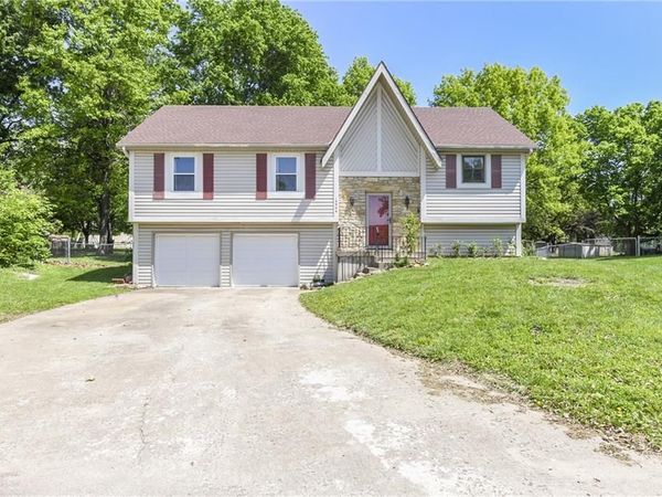 15906 W 154th Terrace, Olathe, KS 66062