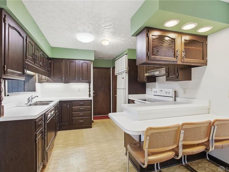 819 Waldrun Avenue, Riverside, OH 45404 Photo 8