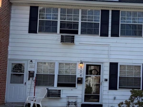 903 Towne House Village, Islandia, NY 11749