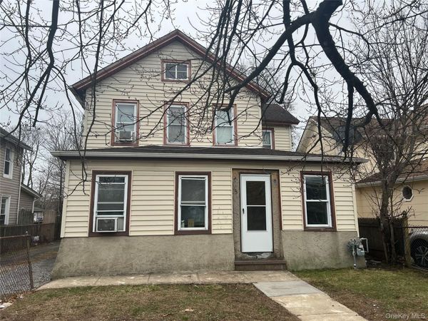 73 Raynor Street , Freeport, NY 11520