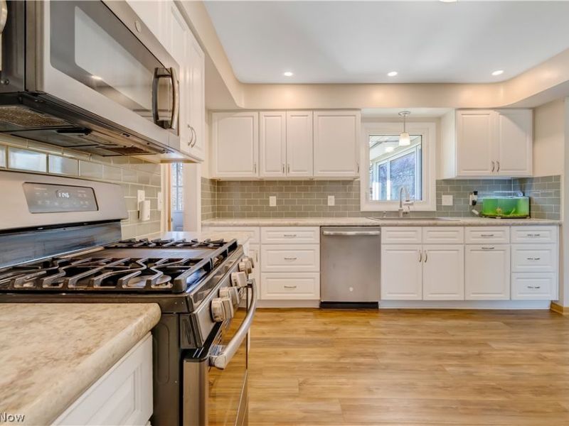 6616 Kingsdale Boulevard, Parma Heights, OH 44130 Photo 12