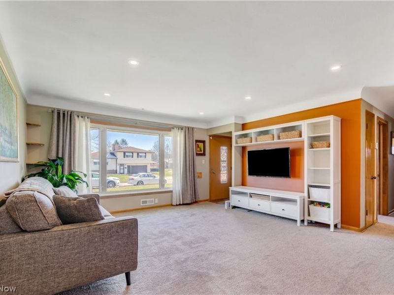 6616 Kingsdale Boulevard, Parma Heights, OH 44130 Photo 4