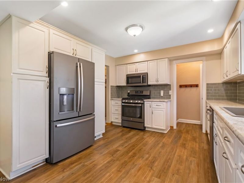 6616 Kingsdale Boulevard, Parma Heights, OH 44130 Photo 9