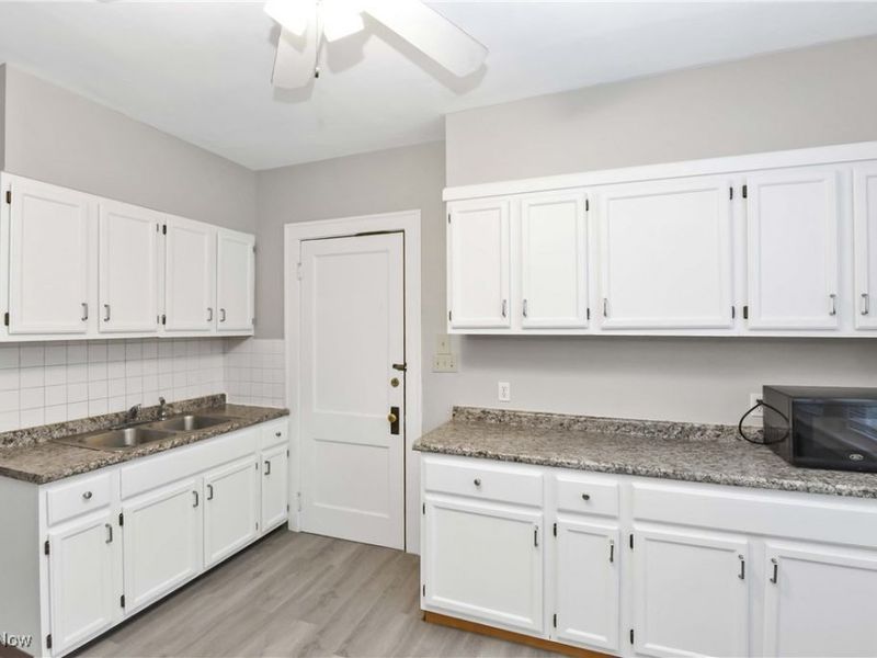 2477 Lee Road, Cleveland Heights, OH 44118 Photo 13