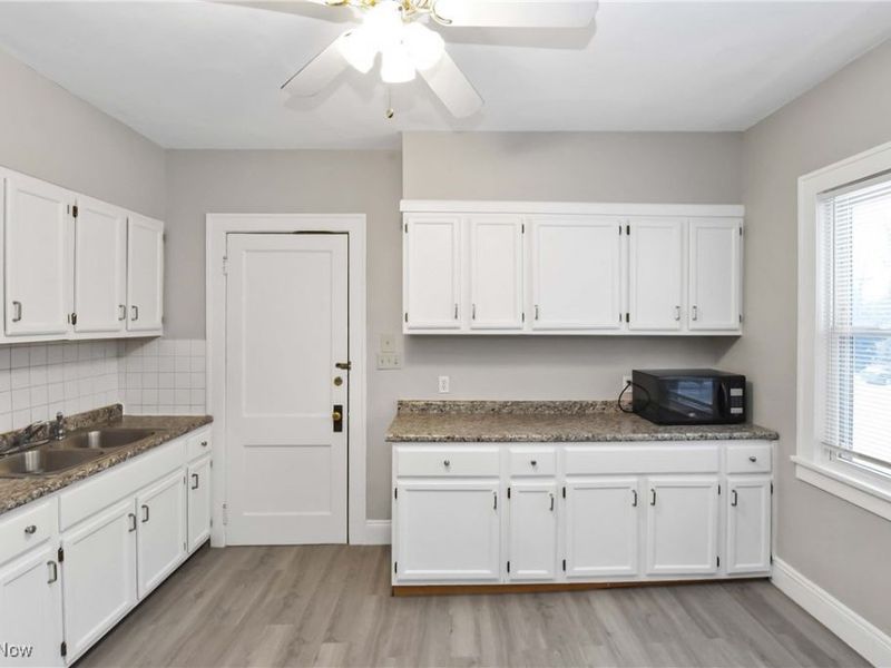 2477 Lee Road, Cleveland Heights, OH 44118 Photo 4