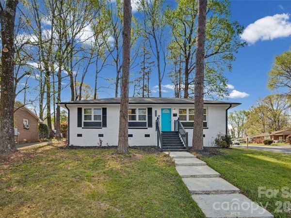 553 Derrydowne Drive, Charlotte, NC 28213