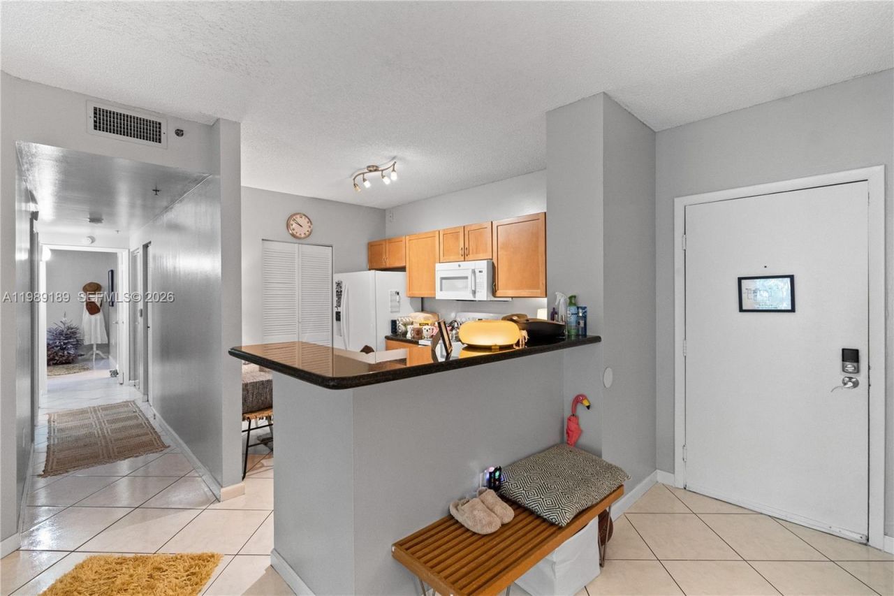 19655 E Country Club Dr , Unit 6108, Aventura, FL 33180 Photo