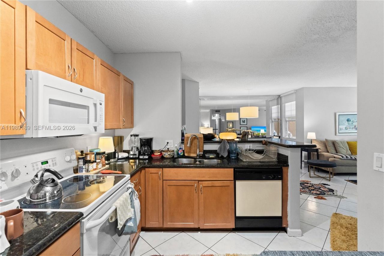 19655 E Country Club Dr , Unit 6108, Aventura, FL 33180 Photo