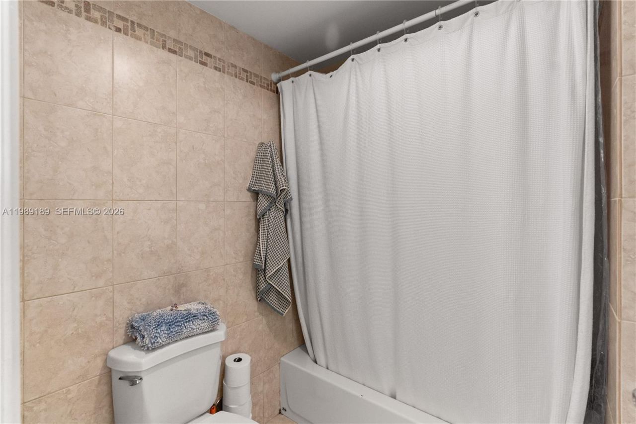 19655 E Country Club Dr , Unit 6108, Aventura, FL 33180 Photo