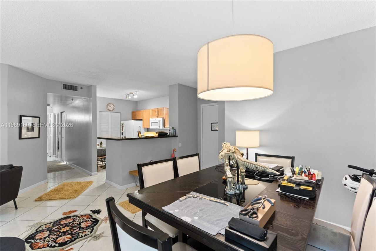 19655 E Country Club Dr , Unit 6108, Aventura, FL 33180 Photo