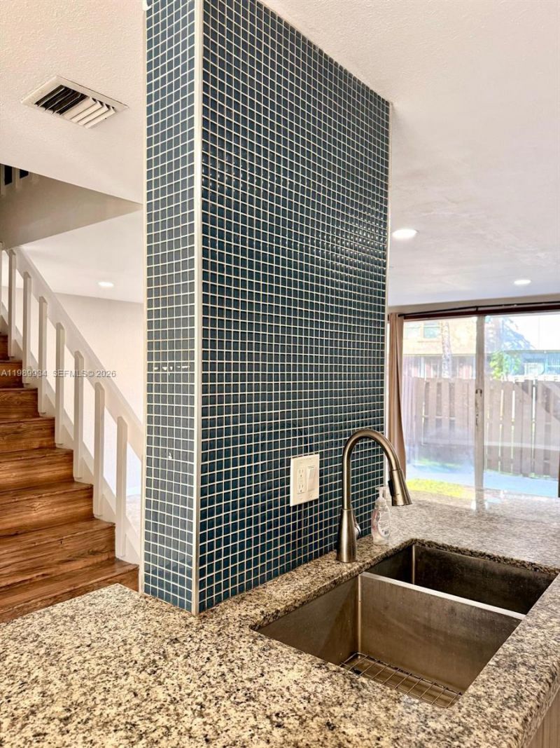 833 NW 81st Ter, Unit 8, Plantation, FL 33324 Photo