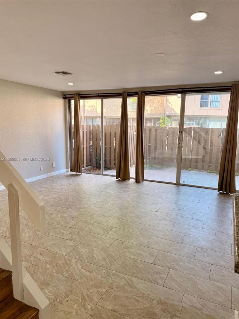 833 NW 81st Ter, Unit 8, Plantation, FL 33324 Photo