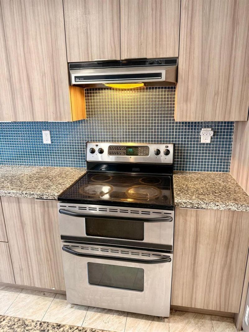 833 NW 81st Ter, Unit 8, Plantation, FL 33324 Photo