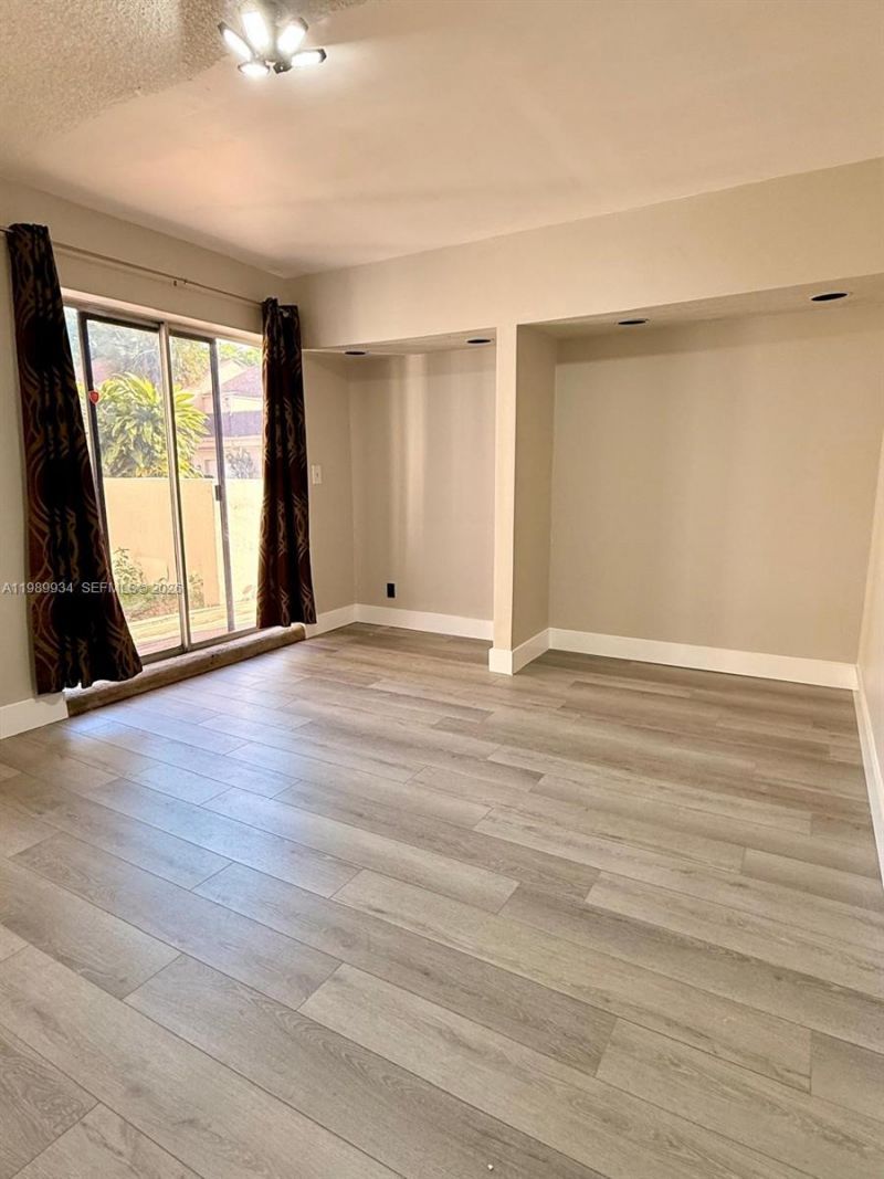 833 NW 81st Ter, Unit 8, Plantation, FL 33324 Photo