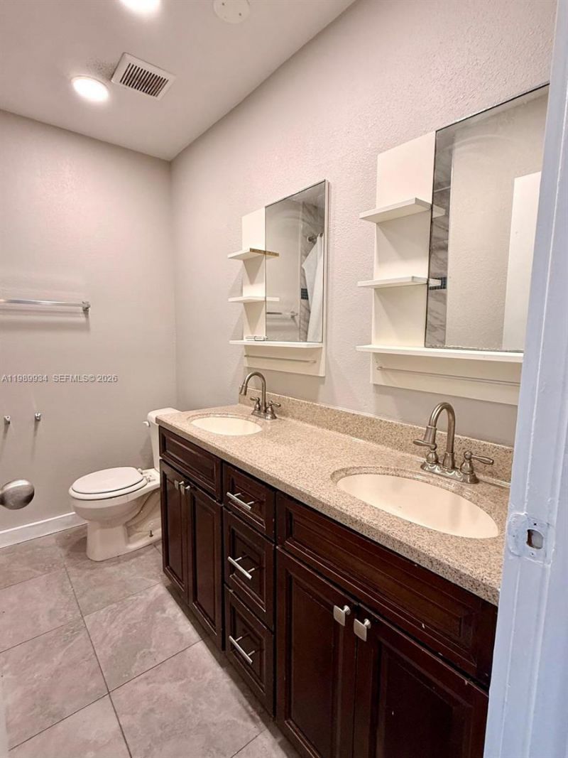 833 NW 81st Ter, Unit 8, Plantation, FL 33324 Photo