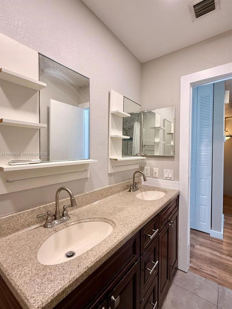 833 NW 81st Ter, Unit 8, Plantation, FL 33324 Photo