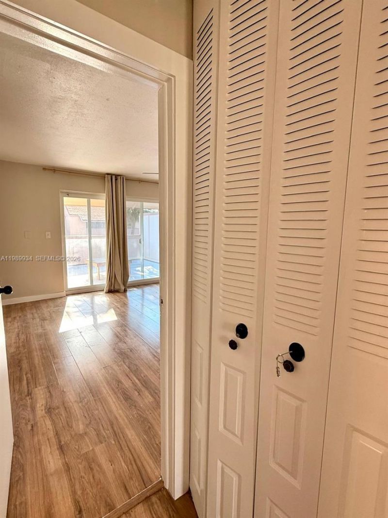 833 NW 81st Ter, Unit 8, Plantation, FL 33324 Photo