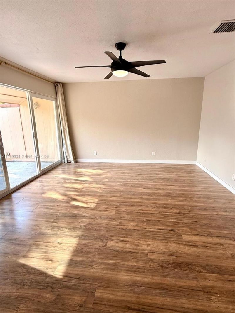 833 NW 81st Ter, Unit 8, Plantation, FL 33324 Photo