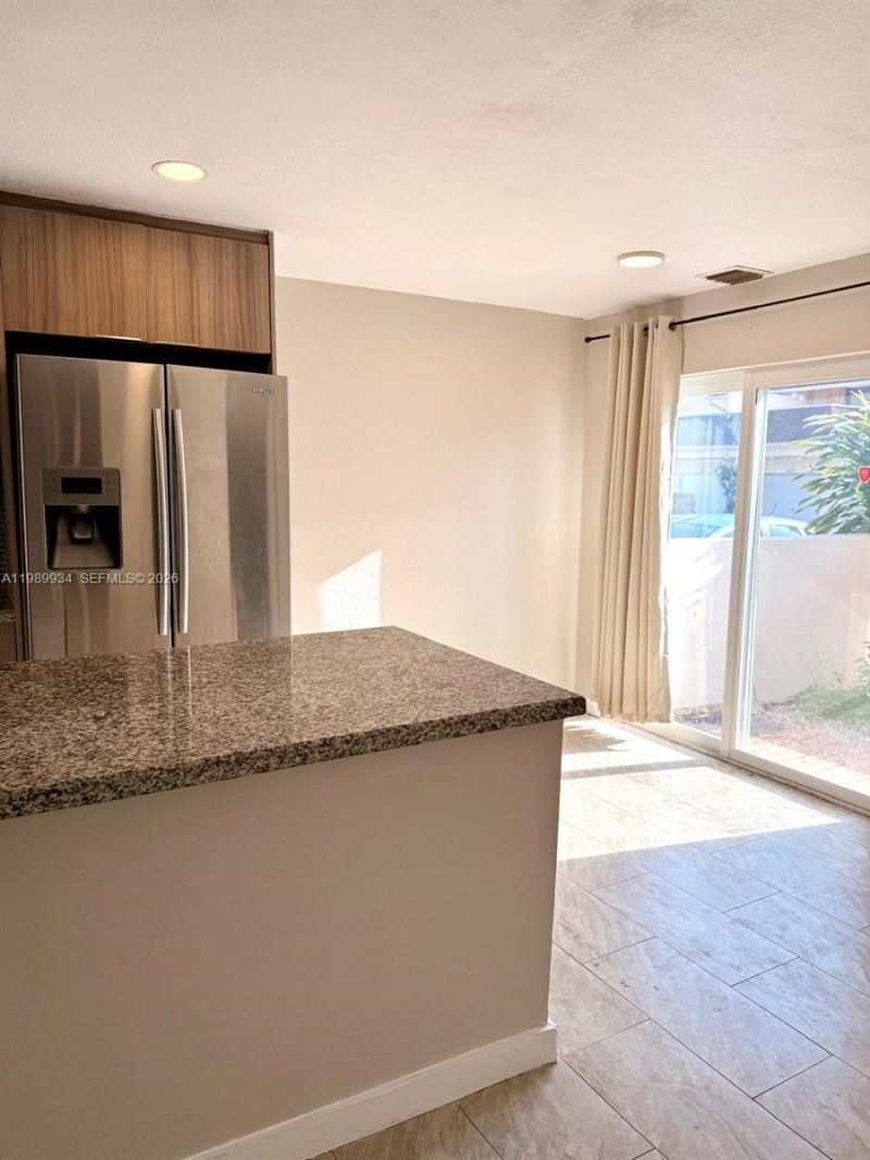 833 NW 81st Ter, Unit 8, Plantation, FL 33324 Photo